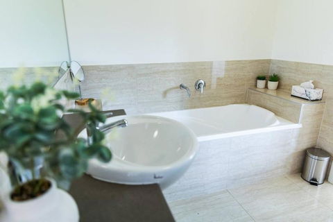 Eastland Escape, Stay With Style - Accommodation Port Hedland 3