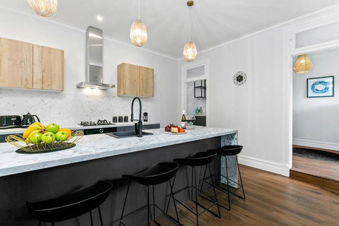 EDW19 - Stylish 2-Bed, 2-Bath Townhose In Drummoyne - Accommodation Port Hedland 0