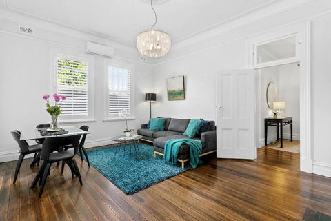 EDW19 - Stylish 2-Bed, 2-Bath Townhose In Drummoyne - Accommodation Port Hedland 3