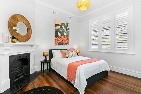 EDW19 - Stylish 2-Bed, 2-Bath Townhose In Drummoyne - Accommodation Port Hedland 4
