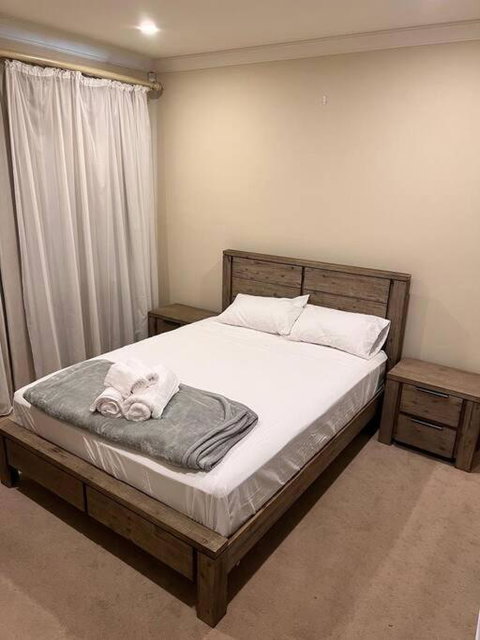 Executive Villa Close To CBD With Spa - Accommodation Port Hedland 4
