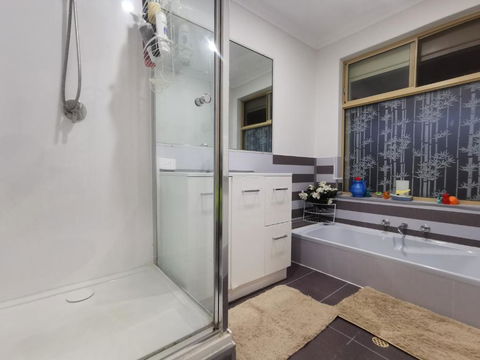 Entire House With 4 Bedrooms Fully Air Conditioned - Accommodation Port Hedland 1