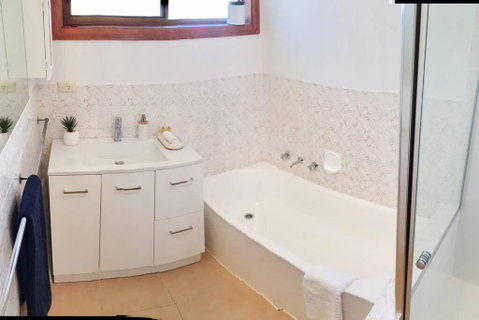 FERNLY BFast, WiFi Nflx AC Walk2Pizza Liquor Deli, - Accommodation Port Hedland 2