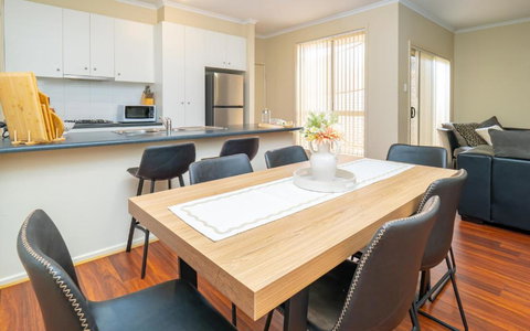 Family Comfort In Blakes Crossing Blakeview With A Short Walk To Shops And Supermarkets - Accommodation Port Hedland 2