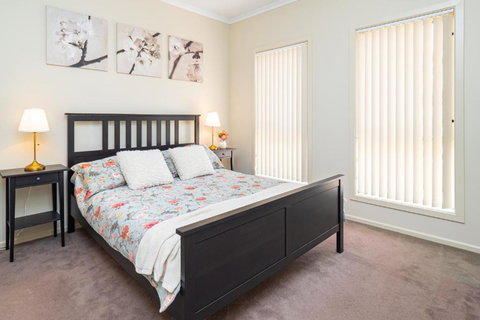 Family Comfort In Blakes Crossing Blakeview With A Short Walk To Shops And Supermarkets - Accommodation Port Hedland 3