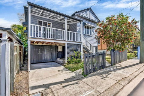 Gabba Central 2 Separate Homes 1 Block 6 Bdrms - Accommodation Port Hedland 0