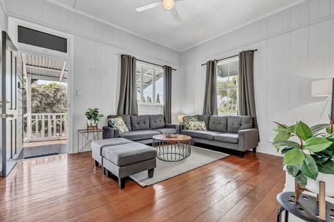 Gabba Central 2 Separate Homes 1 Block 6 Bdrms - Accommodation Port Hedland 2