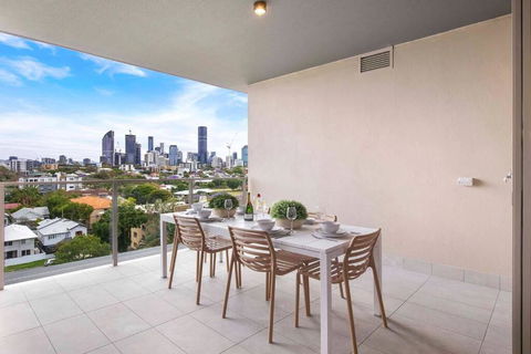 Gabba Oasis:Luxury 3BRM Apt Pool - Accommodation Port Hedland 3