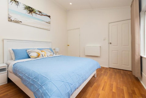 Glenelg Modern Studio, QBed,Wifi - Accommodation Port Hedland 0