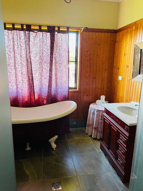 GOLDEN LACE B&B - Accommodation Port Hedland 3