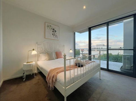 GW24-1 BATH 2 BR At The Glen With FREE Parking And Balcony - Accommodation Port Hedland 0