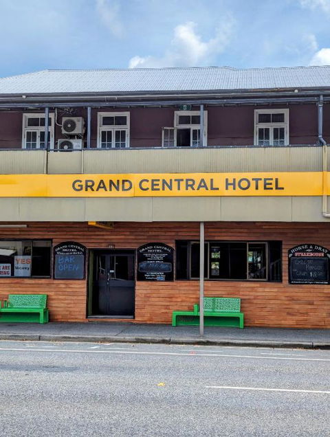 GRAND CENTRAL HOTEL PROSERPINE - Accommodation Port Hedland 2