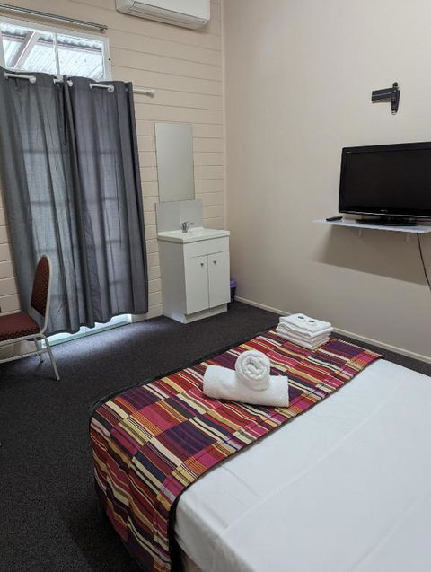 GRAND CENTRAL HOTEL PROSERPINE - Accommodation Port Hedland 3