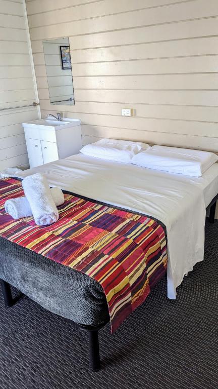 GRAND CENTRAL HOTEL PROSERPINE - Accommodation Port Hedland 0