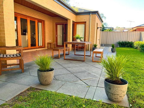 Grand Retreat In Peaceful Street - Accommodation Port Hedland 1