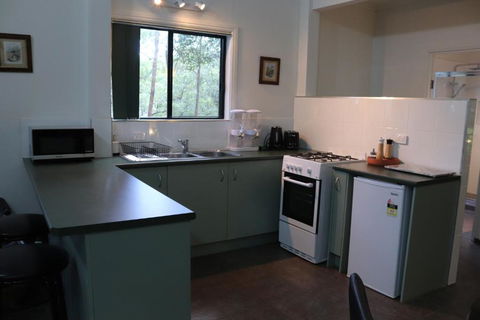 GREEN TREES CHALET Australia Zoo Close By - Accommodation Port Hedland 2