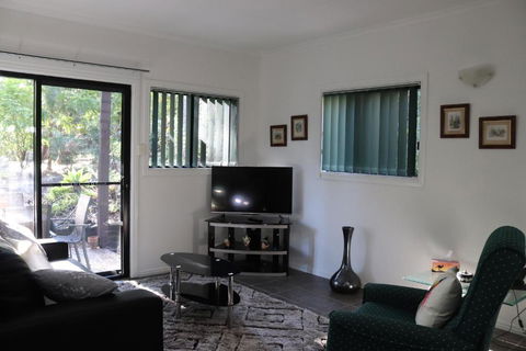 GREEN TREES CHALET Australia Zoo Close By - Accommodation Port Hedland 3