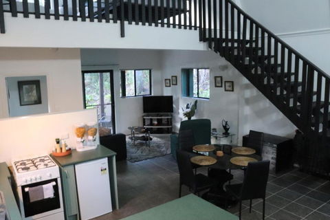 GREEN TREES CHALET Australia Zoo Close By - Accommodation Port Hedland 0
