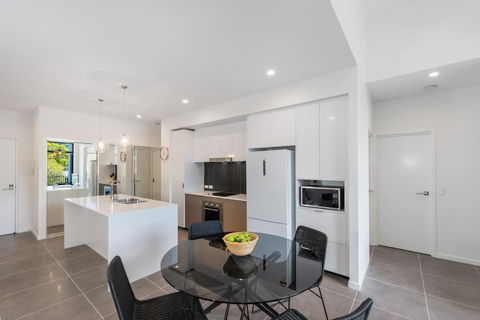 H6B - Round About Bulimba - Accommodation Port Hedland 0