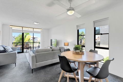 HACIENDA- CANAL VIEWS AND COMFORT - Accommodation Port Hedland 1