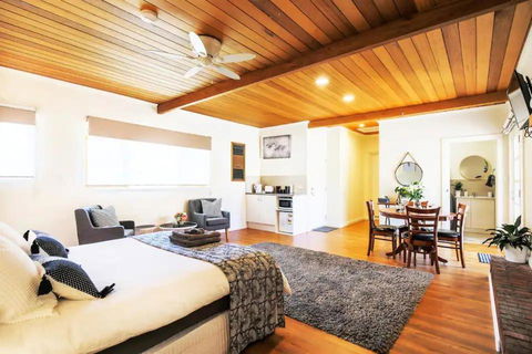 Hahndorf Lodge Pioneer Suite - Main Street Hahndorf On Site Secure Parking - Accommodation Port Hedland 2