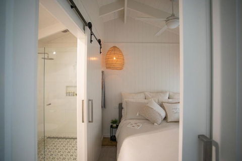 Gumnut Cottage Gippsland - Tiny Romantic Escape W King Bed Mountain Views - Accommodation Port Hedland 4