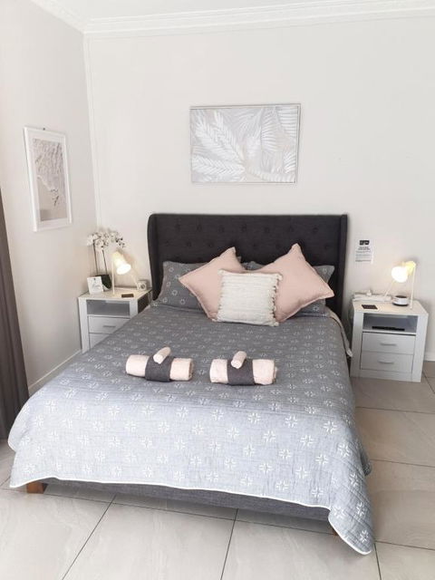GUESTHOUSE On REGENT Bed & Breakfast - Accommodation Port Hedland 0