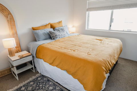 HEART OF BURLEIGH Holiday Villa - Perfect Location With Pools - Accommodation Port Hedland 3