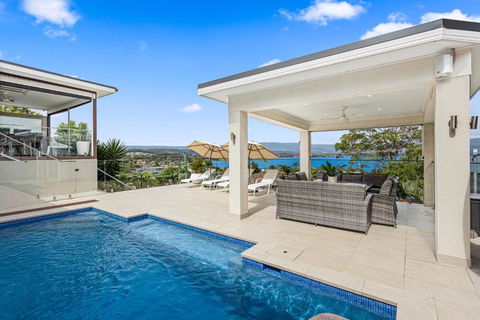 HEATed Pool, Lake & Beach, Luxury 5 B/R House - Accommodation Port Hedland 0