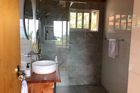 HEXAGON BEACH HOUSE Binalong Bay Of Fires Views - Accommodation Port Hedland 3