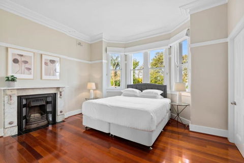 Huge Harbour View Apartment In Historic Home - Accommodation Port Hedland 2