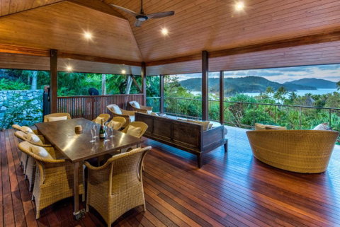 Indulge In The Lap Of Luxury, Iluka Is Your Private Ocean-view Haven On Half An Acre With Infinity Pool And Two Golf Buggies - Accommodation Port Hedland 2