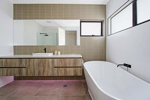 Adori Maloo - Bundalong - Accommodation Port Hedland 1