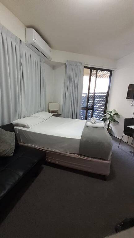 Aloha Surfers Paradise! - Accommodation Port Hedland 3