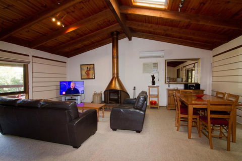 Alrima Lodge, Bright - Accommodation Port Hedland 2