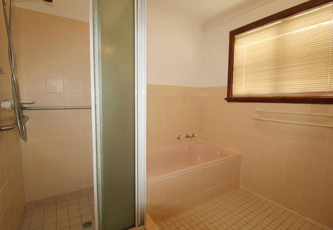 Amzaz, 15 Korogora Street - Accommodation Port Hedland 0