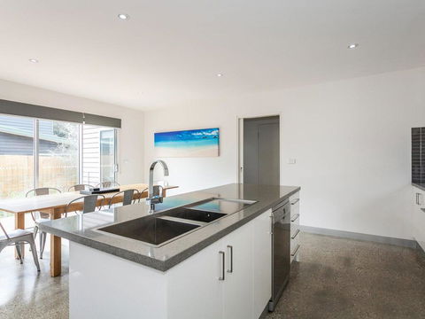 ANGLE BY THE SEA - Anglesea - Accommodation Port Hedland 1