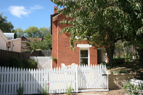 Annies Garden Cottage - Accommodation Port Hedland 0