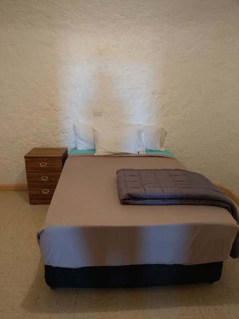 ANTE STREET DUGOUT - Accommodation Port Hedland 3
