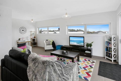 APOLLO 13 PENTHOUSE - Free Wifi & Huge Terrace! - Accommodation Port Hedland 1