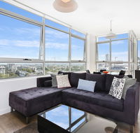 As the Sun Sets - Modern and Spacious 2BR Zetland Apartment Facing the Setting Sun - Accommodation Port Hedland