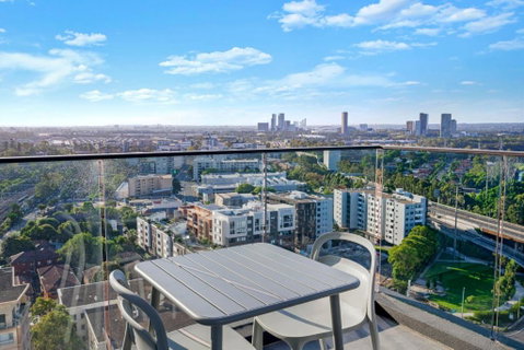 Luxury 1BR Apt With Stunning City Skyline Views - Accommodation Port Hedland 3