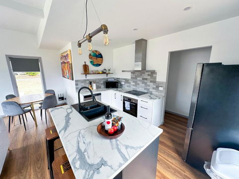 Luxury Holiday Unit 8min Walk To Town Center With Boat Parking - Accommodation Port Hedland 0