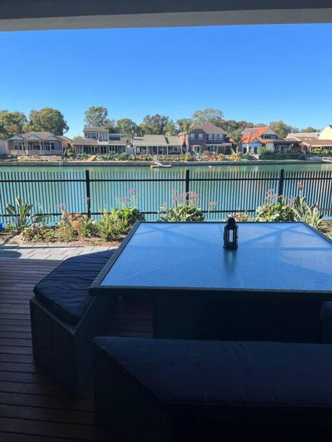 Luxury On The Lake - Accommodation Port Hedland 1