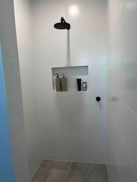 Luxury On The Lake - Accommodation Port Hedland 2