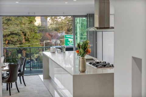 Luxury Retreat Sydney Airport Direct Train Line - Accommodation Port Hedland 2