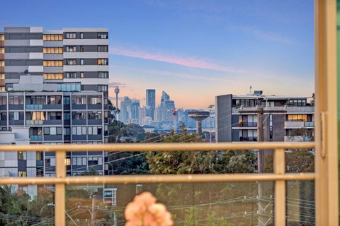 Luxury Retreat Sydney Airport Direct Train Line - Accommodation Port Hedland 0