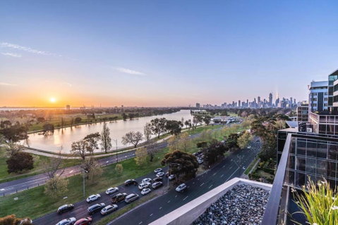 Magnificent Retreat Facing Albert Park Lake & CBD - Accommodation Port Hedland 1