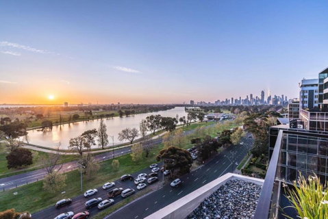 Magnificent Retreat Facing Albert Park Lake & CBD - Accommodation Port Hedland 0
