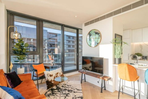 Magnificent Retreat Facing Albert Park Lake & CBD - Accommodation Port Hedland 2